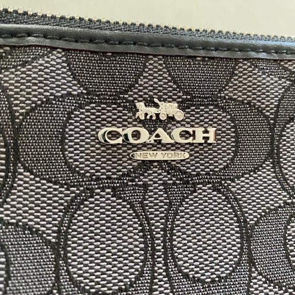 Coach mini wristlet - Picture 4 of 5